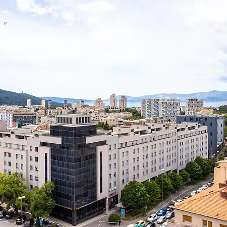 Comfortable With Great And Sea View Апартаменты Сплит