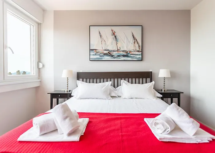Апартаменты Comfortable With Great And Sea View Сплит
