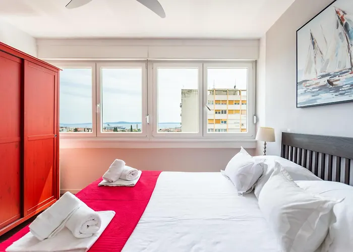 Апартаменты Comfortable With Great And Sea View *
