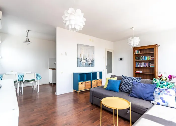 Апартаменты Comfortable With Great And Sea View Сплит