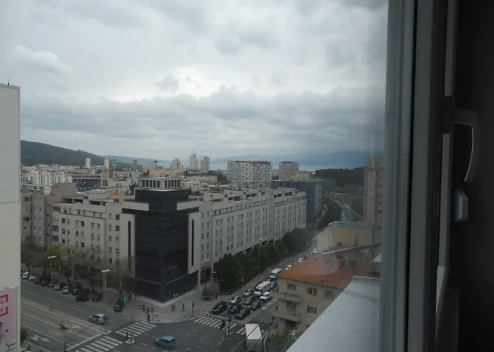 Апартаменты Comfortable With Great And Sea View