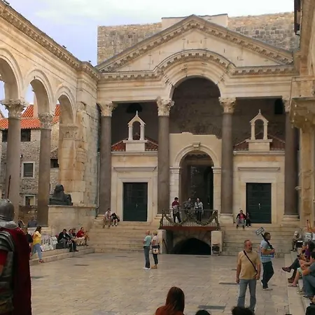 Appartement Comfortable With Great And Sea View Split