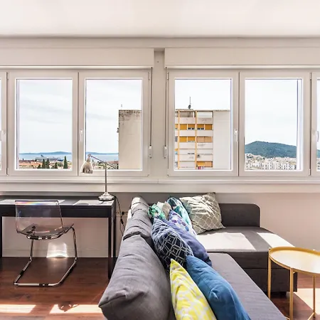 Appartement Comfortable With Great And Sea View Split