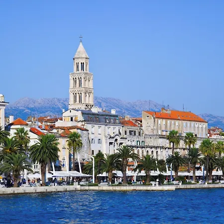 Lejlighed Comfortable With Great And Sea View Split